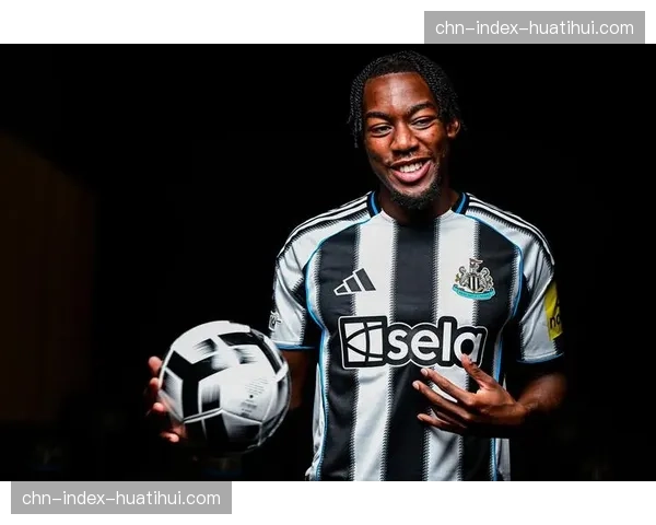 纽卡斯尔凭借伊兰加速度优势，右路快速组合击穿对手防线